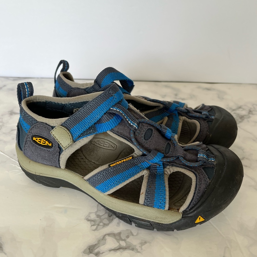 Kids keens size 2